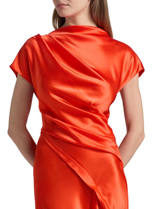 #5: فستان ماكسي من الساتان المجمّع من Glatton - روسو