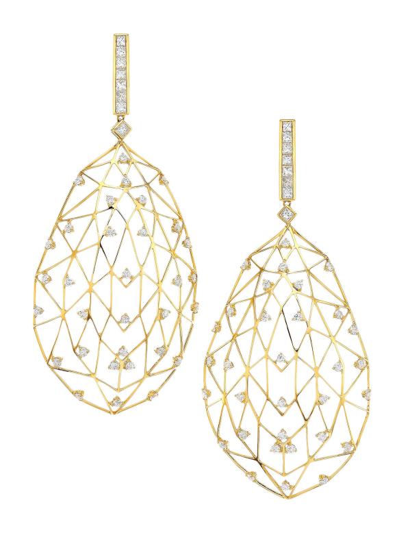 أقراط Estelar من الماس والذهب الأصفر عيار 18 قيراطًا