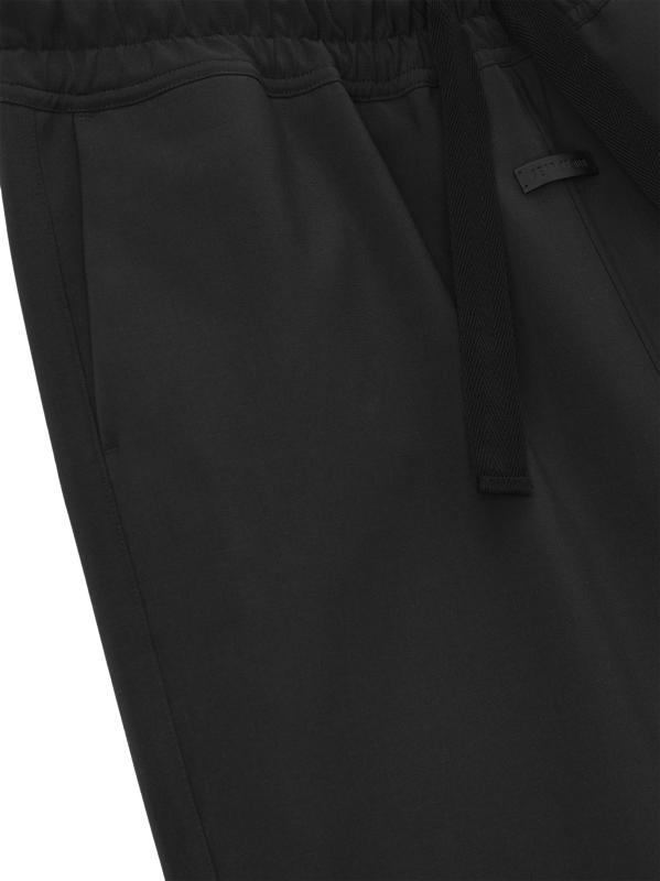 #3: بنطال برباط يصل إلى الركبة - أسود