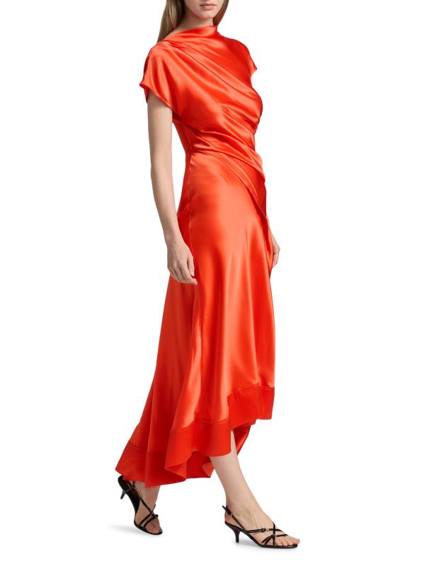 #7: فستان ماكسي من الساتان المجمّع من Glatton - روسو