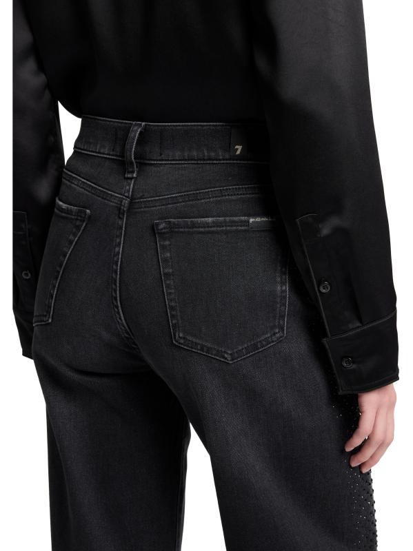 #5: بنطال جينز واسع الساق مزين بحجر الراين من تويستد لوتا - خلاصة القول