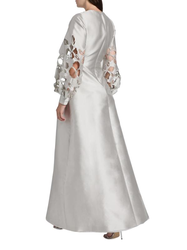 #4: فستان ساتان بأكمام مطرزة بالزهور - فضة