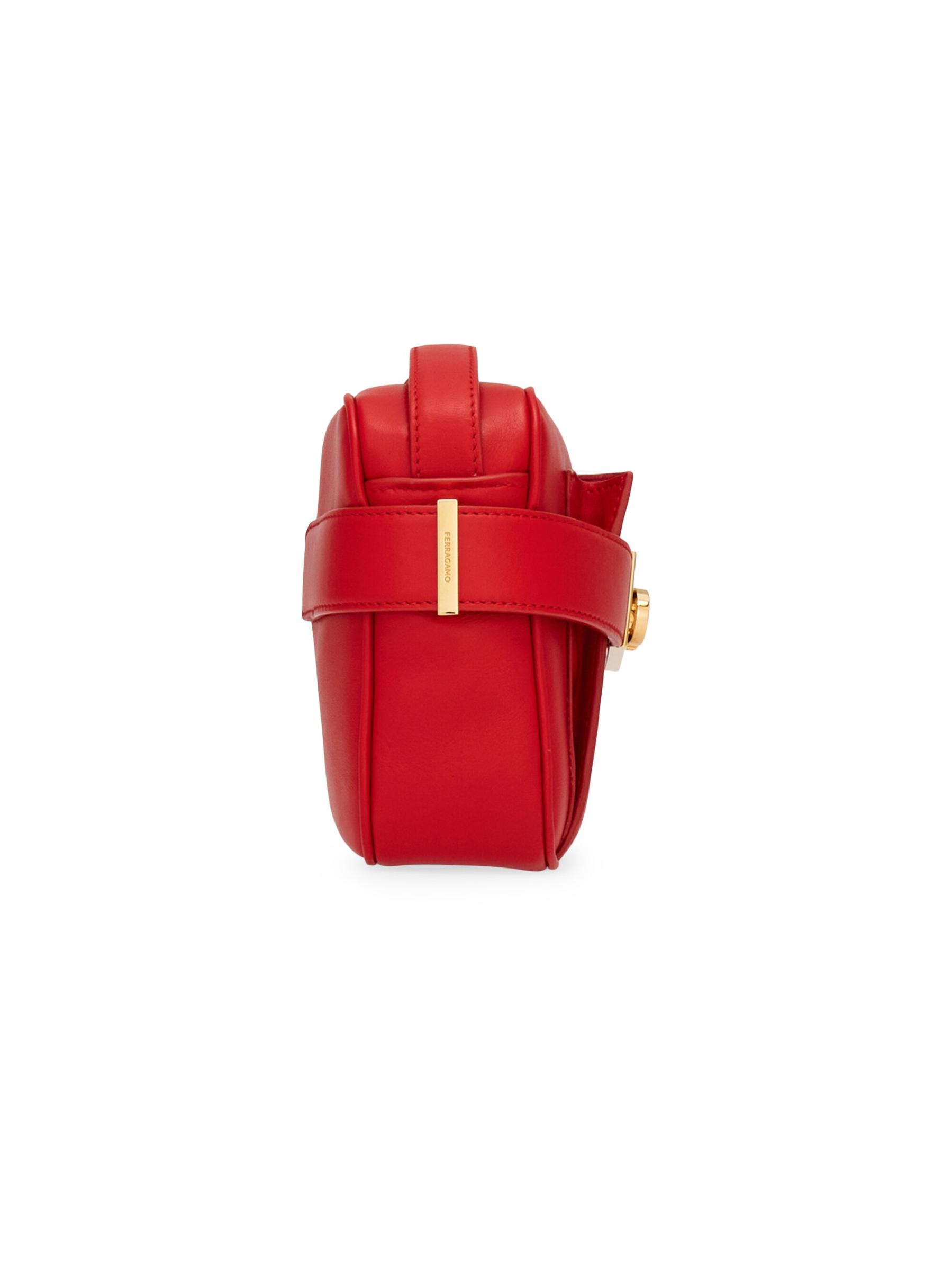 直営店Ferragamo☆レザー カメラバッグ ショルダーバッグ 赤 Ferragamo - 革製カメラバッグ をオンライン購入 | Saks Fifth