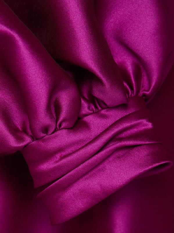 #6: فستان ساتان بأكمام بالون على شكل حرف A - أرجواني