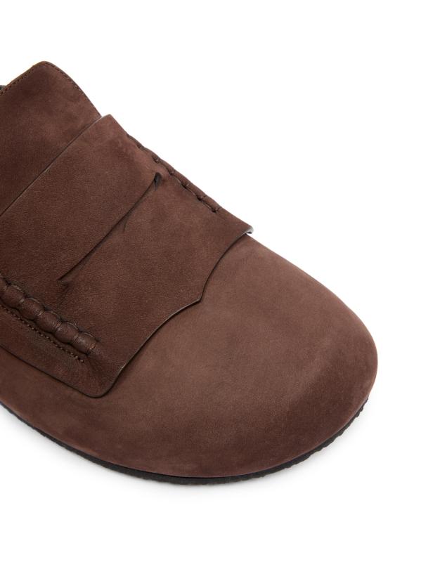 #5: ذا موكاسين سويد موليس - بني داكن