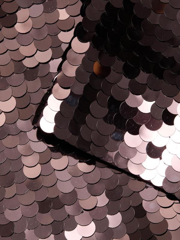 #6: تنورة كليو القصيرة المطرزة - ميرلوت