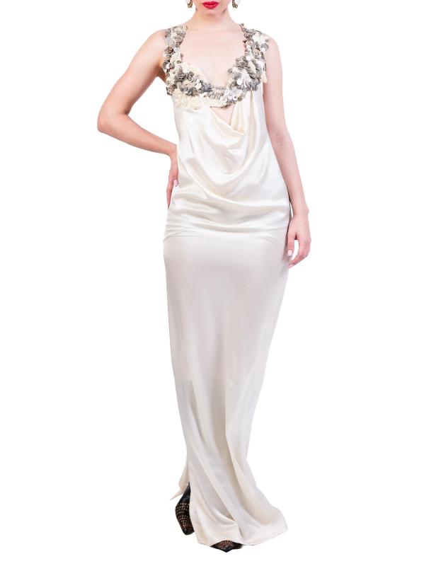 #6: فستان ماكسي من الحرير المطرّز - بيج