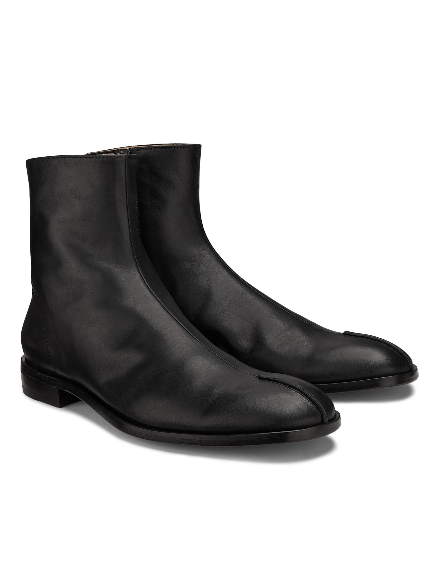 【送料&関税込】MM6 Maison Margiela Leather Ankle Boots - Un MM6 Maison Margiela Men's Leather Ankle Boots in Black MM6