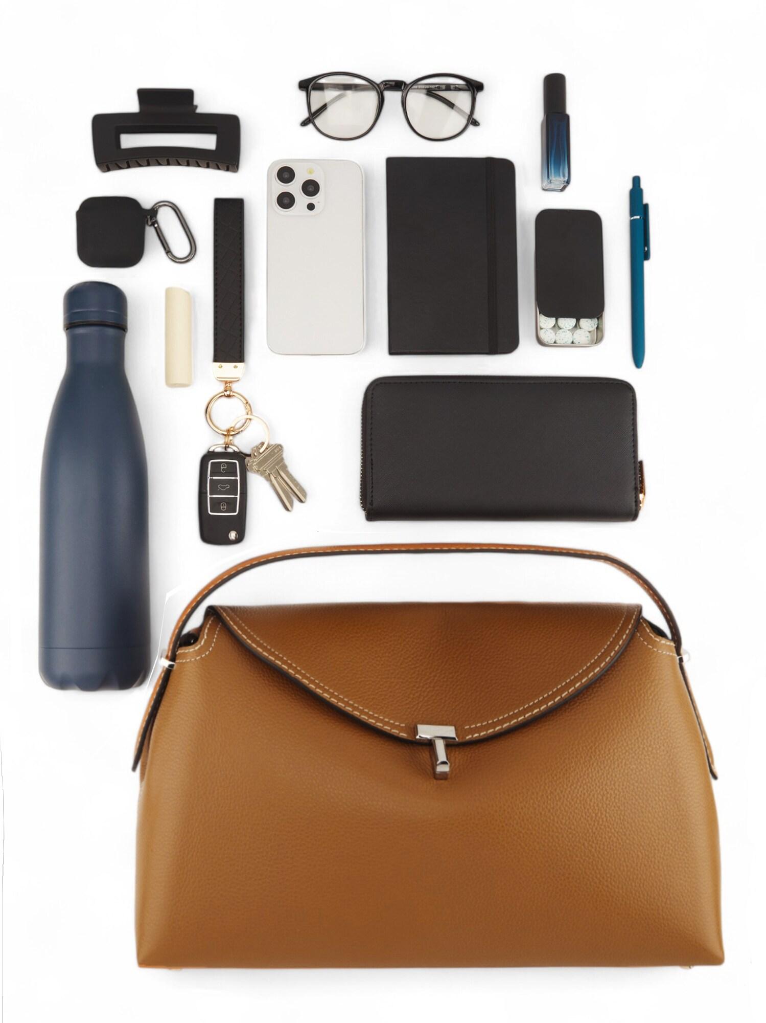 【TOTEME】Tロックレザートップハンドル バッグ 上品な逸品 T-Lock grained-leather top handle tan – TOTEME
