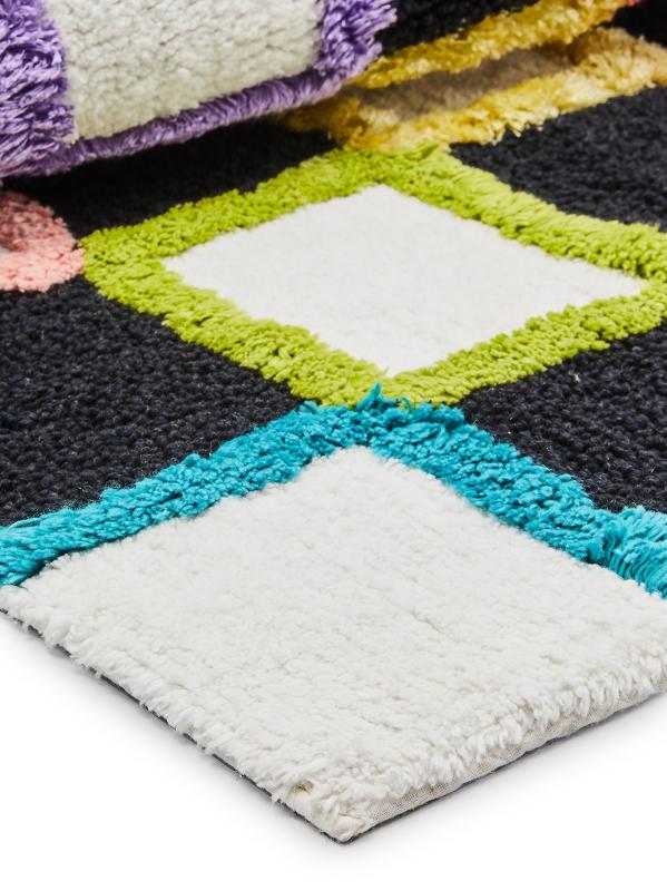 #2: سجادة استحمام بتصميم مربعات متعددة الألوان - NO COLOR