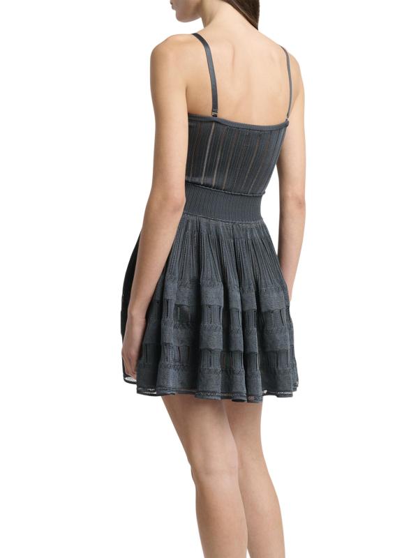 #3: فستان قصير من نسيج كرينولين برقبة مربعة - الأشنة