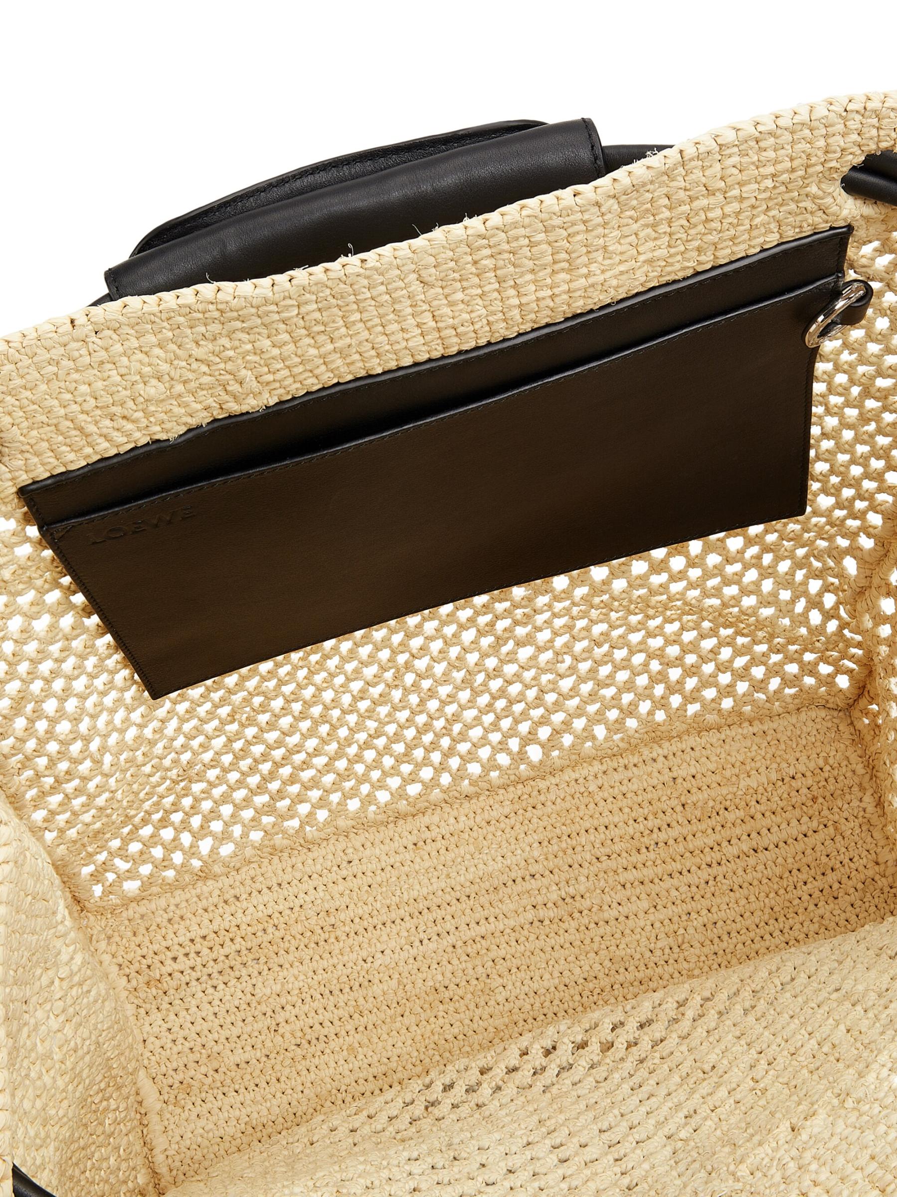 【国内発】LOEWE x Paula's Ibiza ペブル ホーボー（ラフィア） Loewe - LOEWE x Paula's イビザ ミニ ペブル スエード