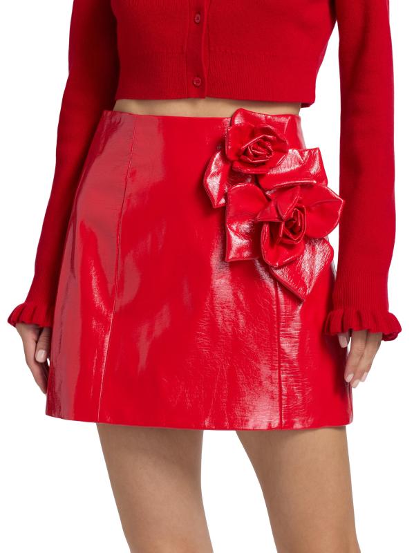 #2: تنورة قصيرة من الجلد الصناعي مزينة بـ Liva Rose - أحمر