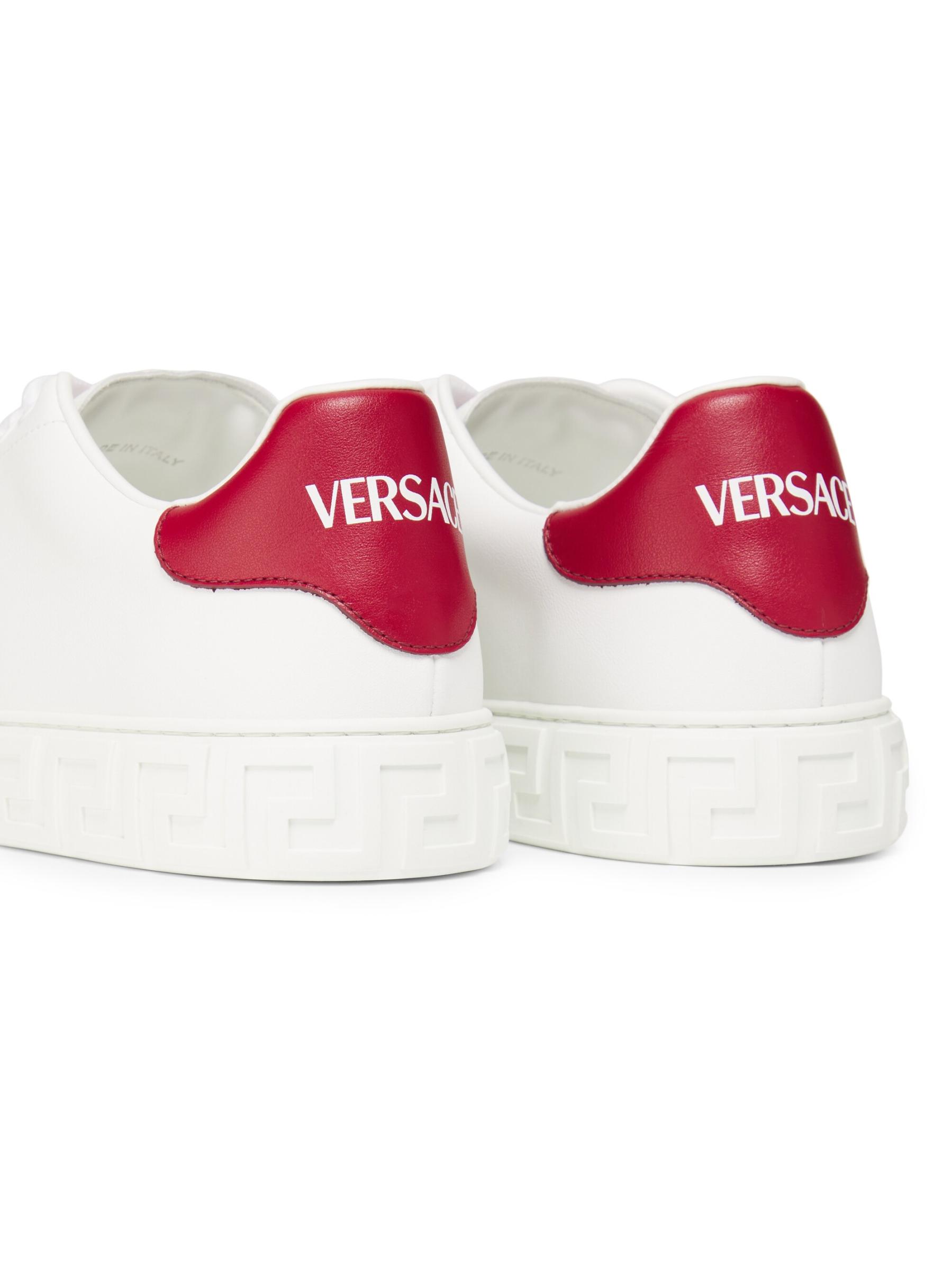 Versace - ラ・グレカ刺繍スニーカー をオンライン購入 | Saks