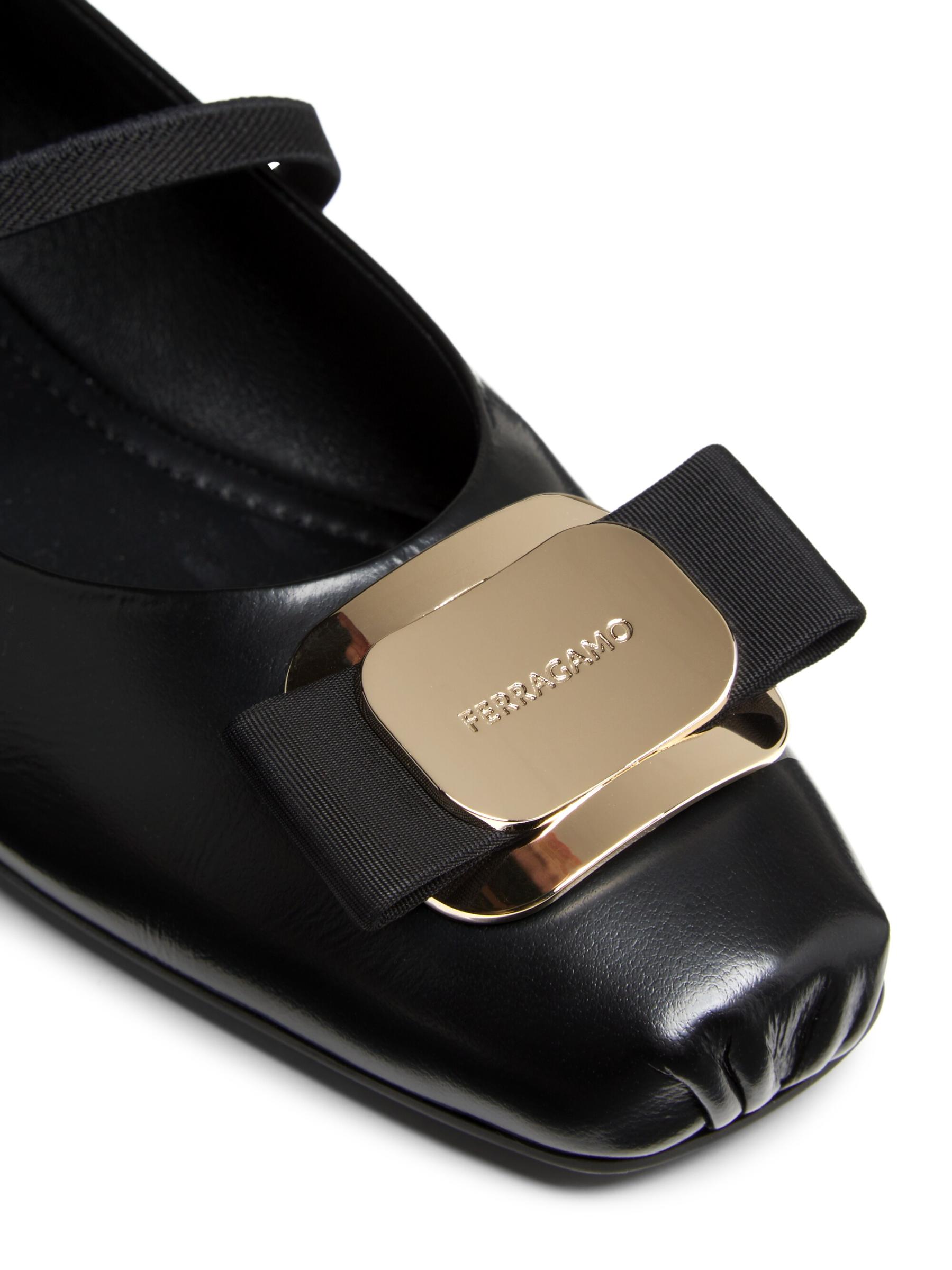 【FERRAGAMO】ジーナレザーバレエフラット Ferragamo - ジーナ・レザー・バレエ・フラット をオンライン