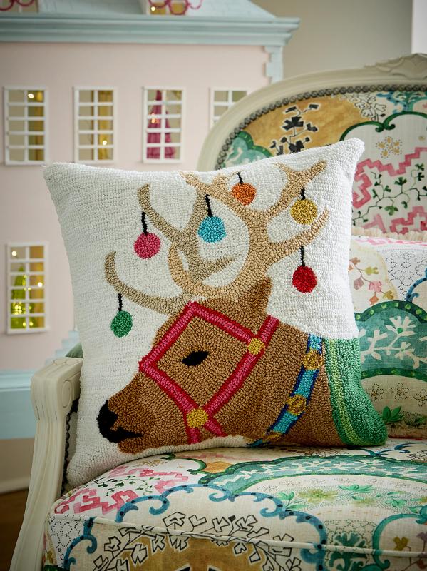 وسادة رمي بزخرفة الرنة