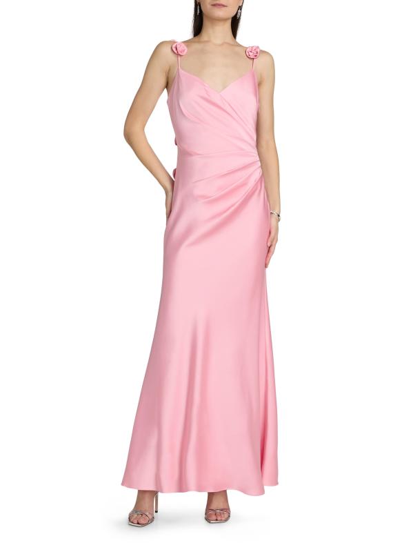 #2: فستان ساتان منسدل بفتحة رقبة على شكل حرف V - الباليه الوردي