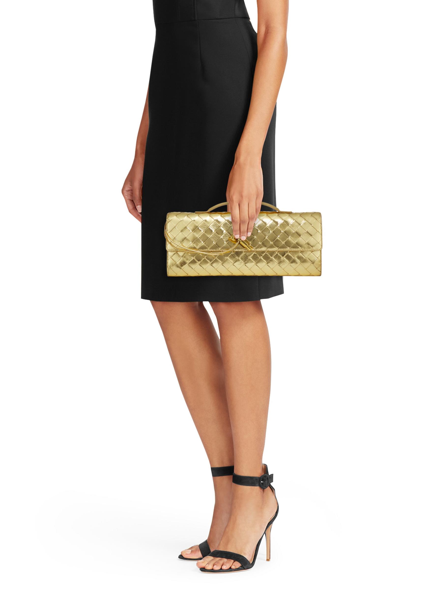 新作【Bottega Veneta】Andiamo レザー ポーチ、全2色 Bottega Veneta - アンディアーモ メタリック織レザーポーチ を