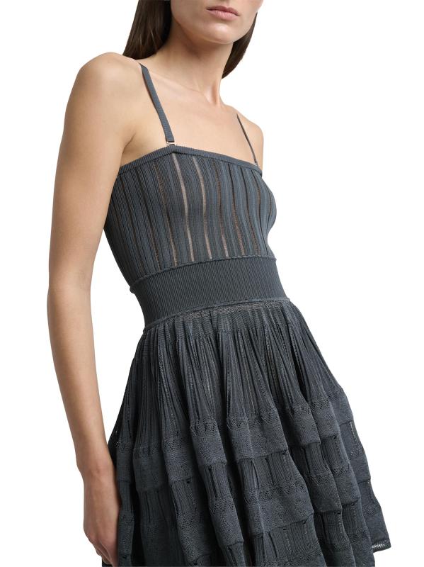 #4: فستان قصير من نسيج كرينولين برقبة مربعة - الأشنة