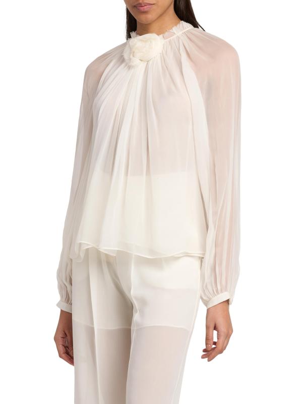 #3: بلوزة من الحرير المجمّع بتفاصيل وردية - أبيض