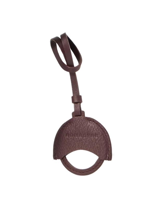 سحر القمر من الجلد والمرآة