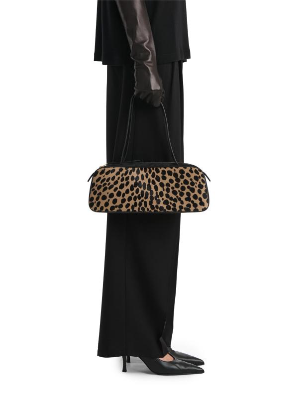 #2: حقيبة كتف سيمونا بنقشة جلد الفهد من شعر العجل - أسود الجمل