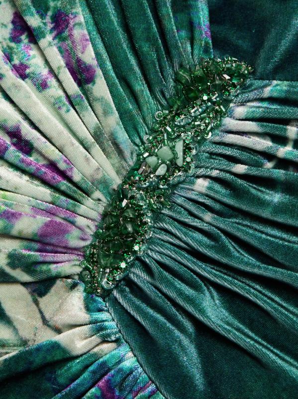 #6: فستان مخملي مزركش مزين بالخرز - جرين مالتي