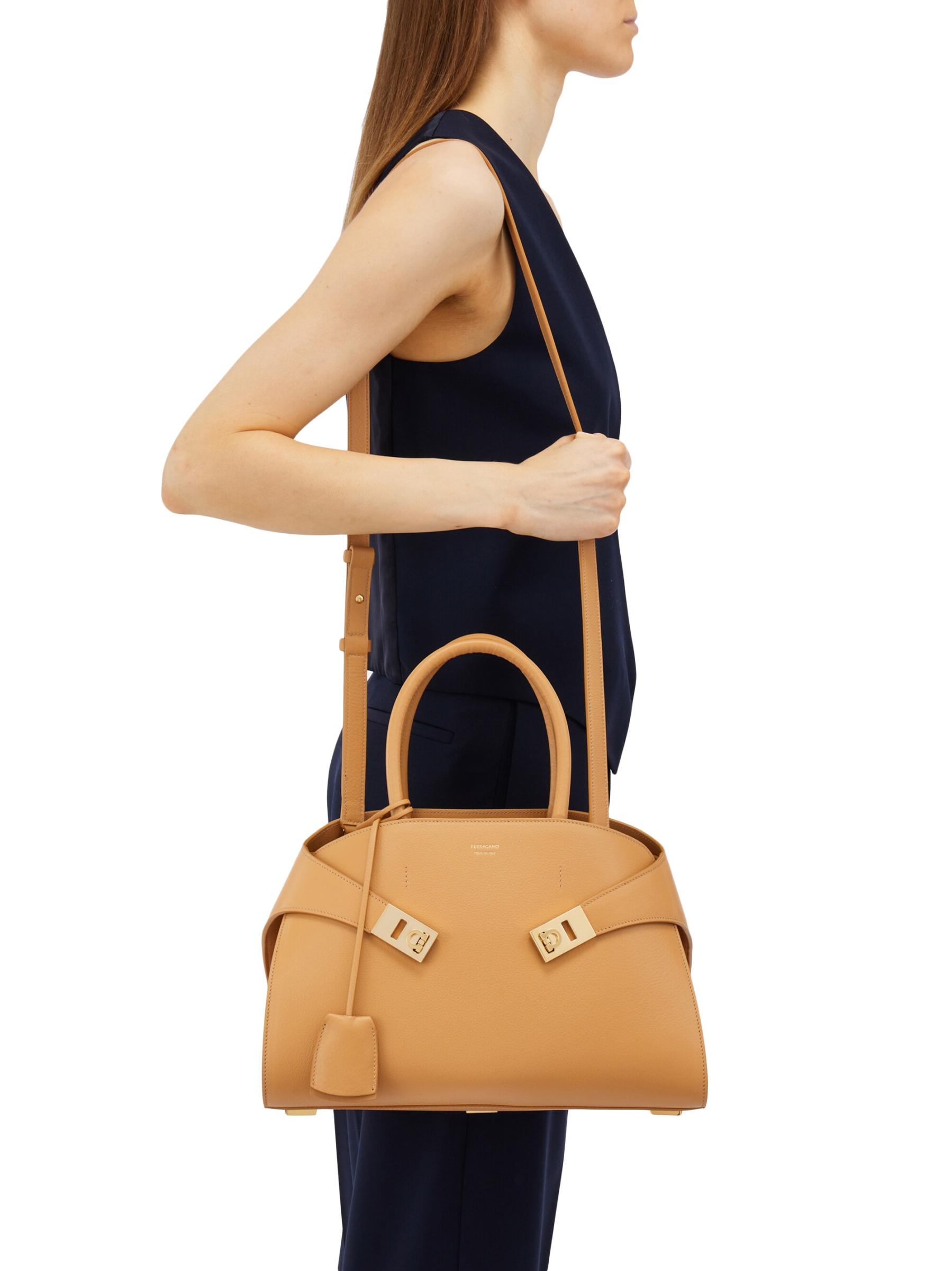 福袋 Ferragamo - をオンライン購入 ミディアムハグハンドバッグ バッグ