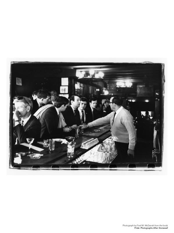 #2: الفخر: صور فوتوغرافية بعد ستونوول - NO COLOR