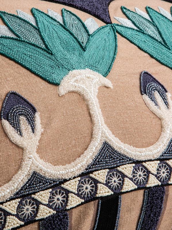 #3: وسادة قطنية مطرزة باللوتس - NO COLOR