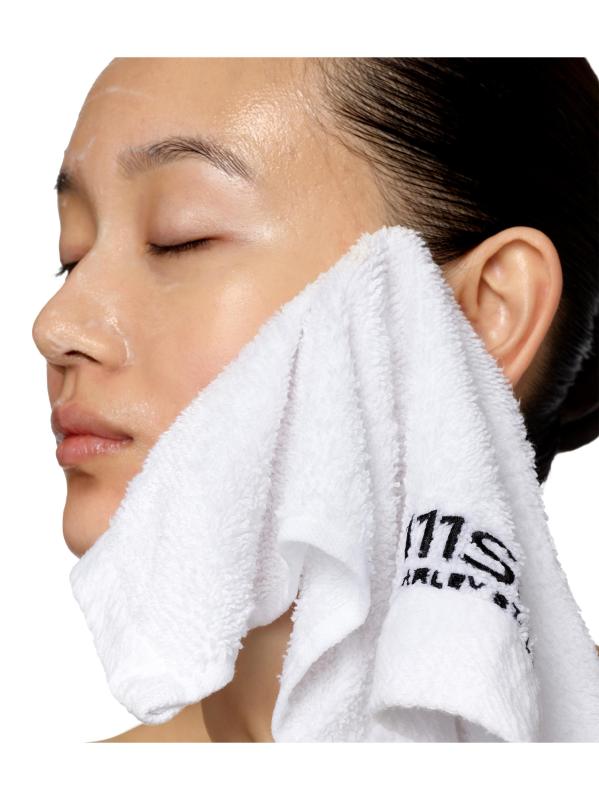 #3: منظف فيتامين سي لتفتيح البشرة - NO COLOR