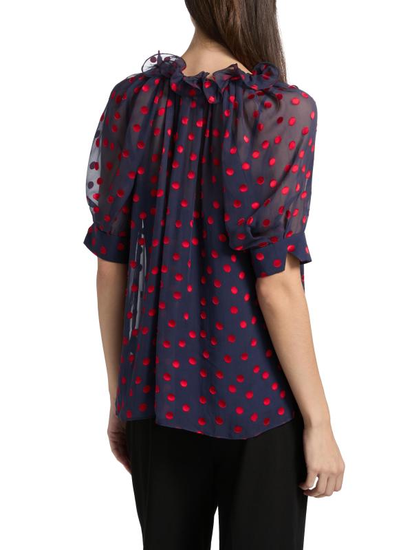 #4: بلوزة جوزي بولكا دوت من الحرير - أحمر داكن لامع