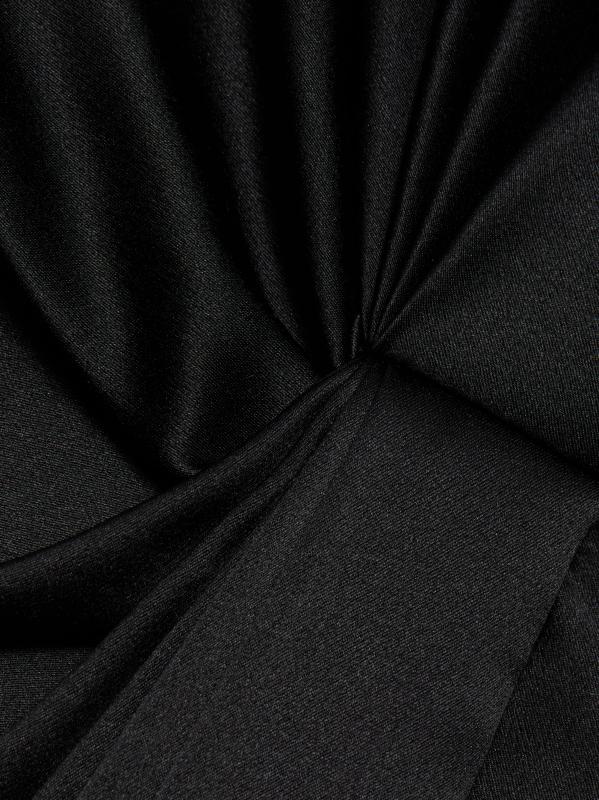 #6: فستان تشارميوز الحريري المزركش من سالومي - أسود