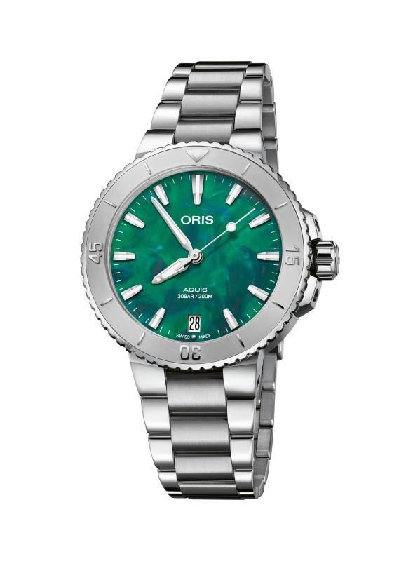 ساعة Aquis بسوار من الفولاذ المقاوم للصدأ