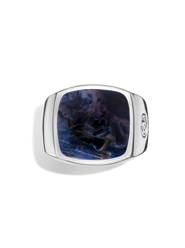 خاتم من الحجر الغريب من البيترسايت