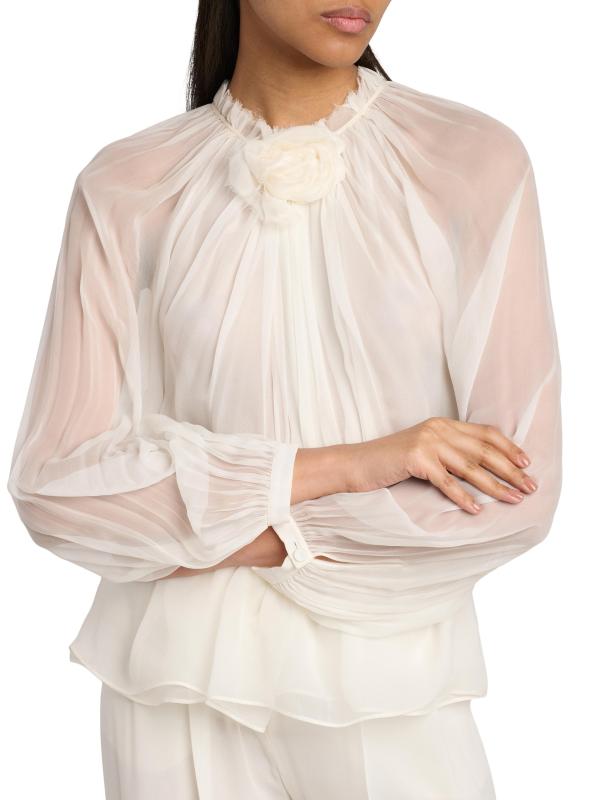 #5: بلوزة من الحرير المجمّع بتفاصيل وردية - أبيض