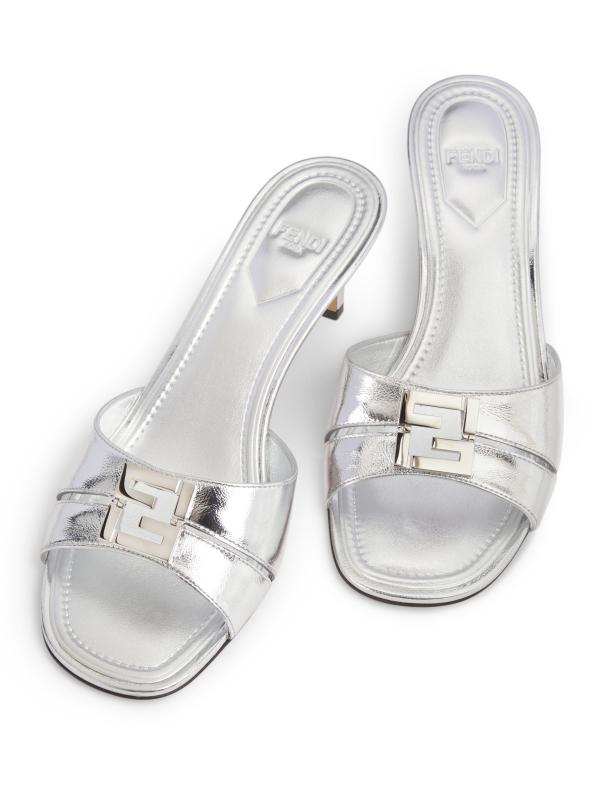 #4: صندل من الجلد المعدني قابل للطي بشعار 55 مم - فضة