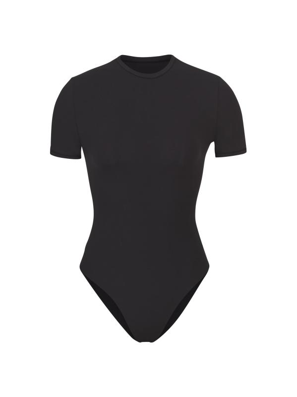 بدلة داخلية تي شيرت تناسب الجميع