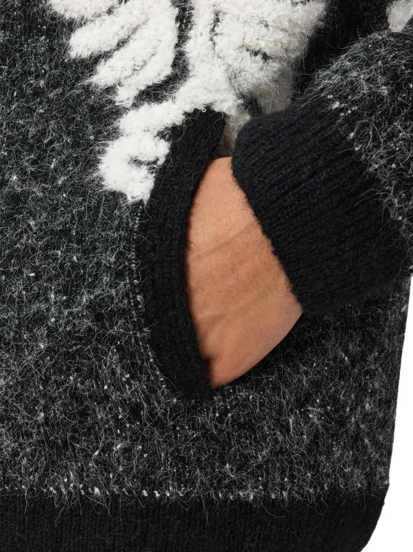 #5: كارديجان لا مورا فيليجري - أسود + أبيض