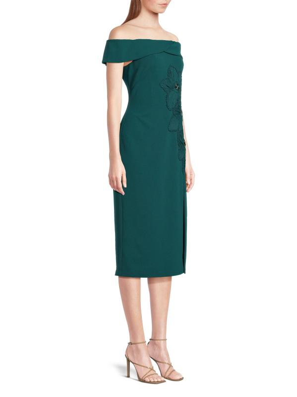 #3: فستان كوكتيل مكشوف الكتفين مزين بالأزهار - جوهرة خضراء