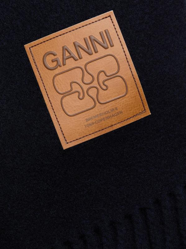 #3: وشاح من الصوف ذو وجهين - كابتن السماء