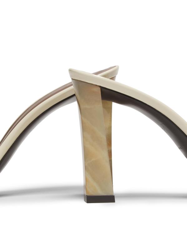 #6: صندل فيرنيس فاج 90 ملم من الجلد اللامع - أوف وايت