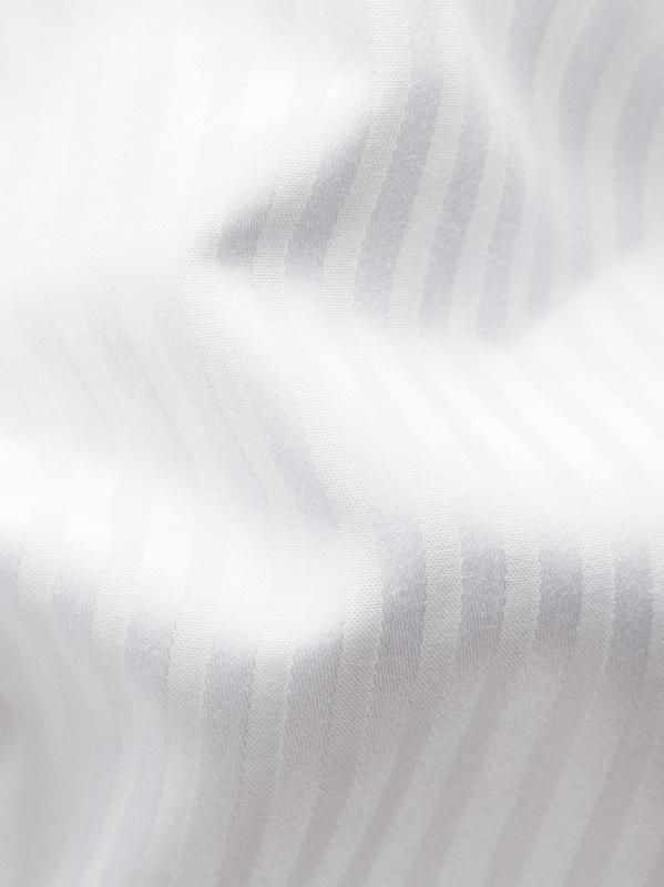 #3: قميص مخطط ساتان بمقاس معاصر - أبيض