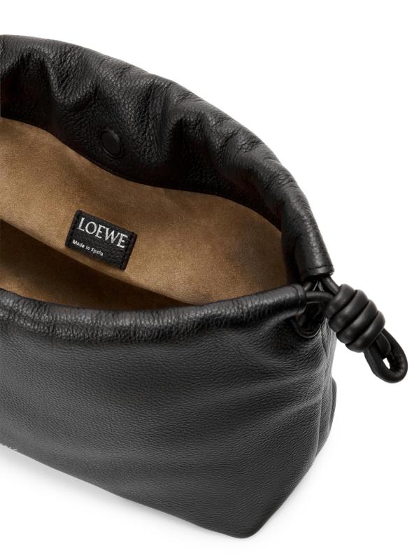 #8: حقيبة يد متوسطة الحجم من جلد الفلامنكو - أسود