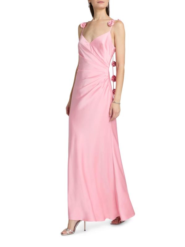 #7: فستان ساتان منسدل بفتحة رقبة على شكل حرف V - الباليه الوردي