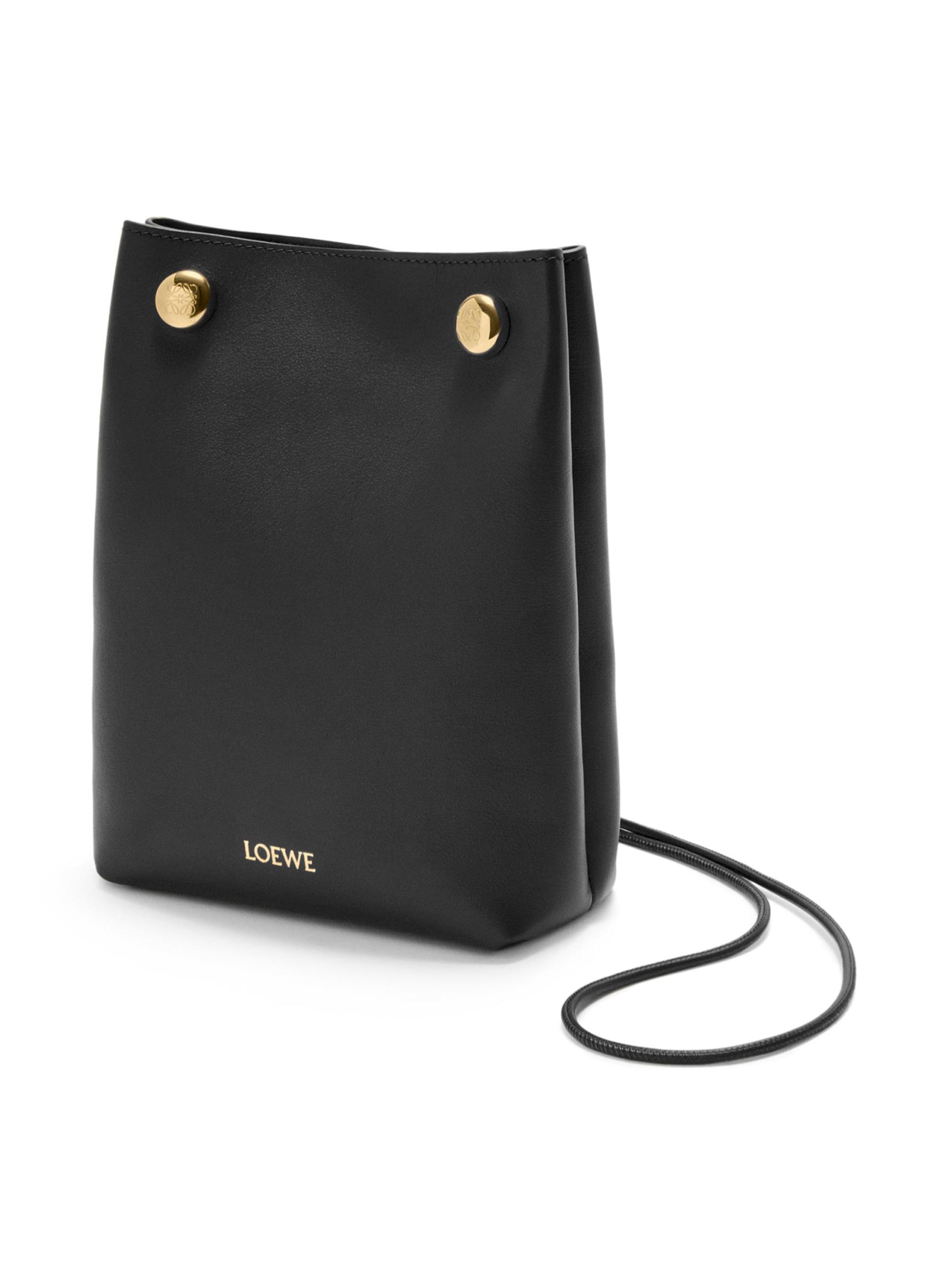 Loewe - ペブルソフトレザーポーチ をオンライン購入 | Saks