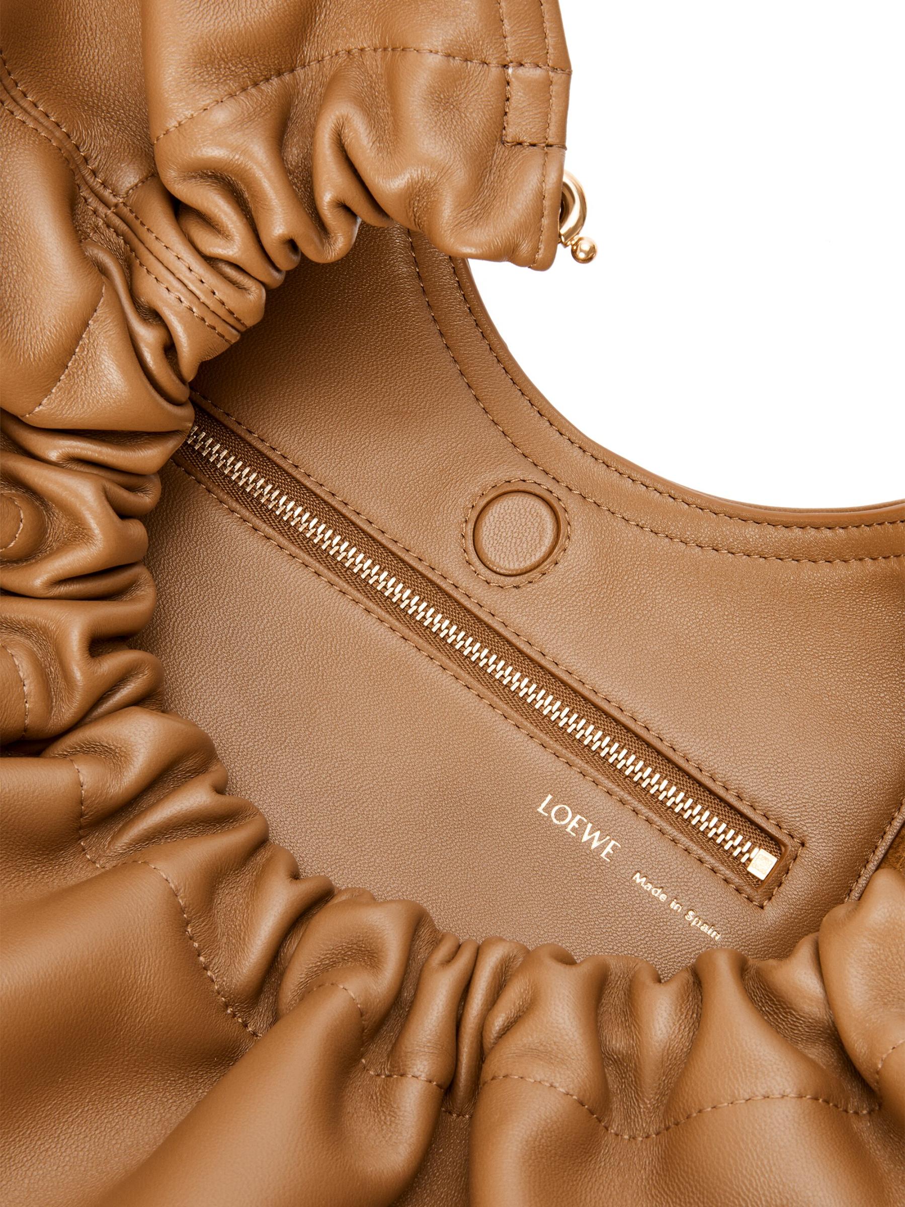 【Loewe】スクイーズ ミディアム レザー ショルダーバッグ Loewe - ミディアム・スクイーズ・レザー・ショルダーバッグ を