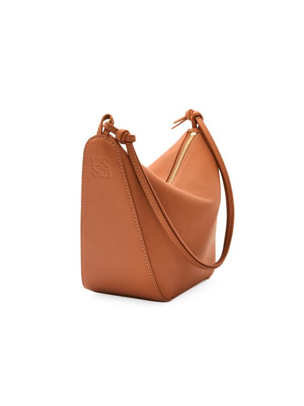 LOEWE直営アウトレット店★ハンモック HOBO ミニバッグ Mini Hammock Hobo in raffia and calfskin Brown - LOEWE