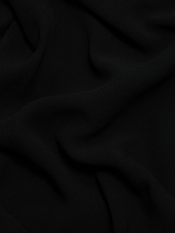 #6: بليزر حريري مزين برسمة ساتان - أسود