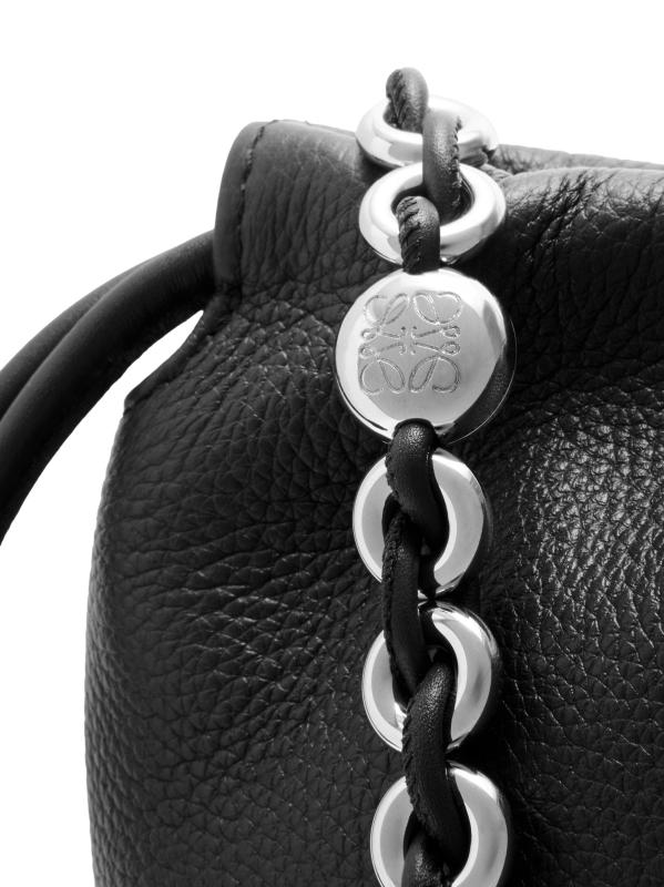 #10: حقيبة يد متوسطة الحجم من جلد الفلامنكو - أسود